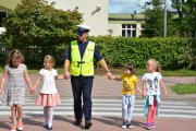 Suwalscy policjanci uczą ,,Bezpiecznej drogi do szkoły”